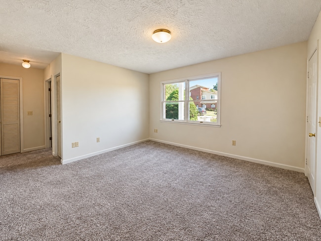 1221 Harmony Dr
