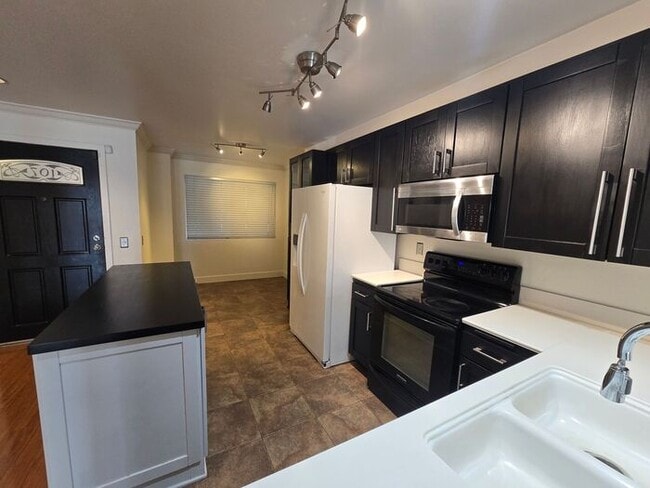 Photo - Beautiful 2 Bedroom 2 Bathroom Condo in La Jolla / UTC