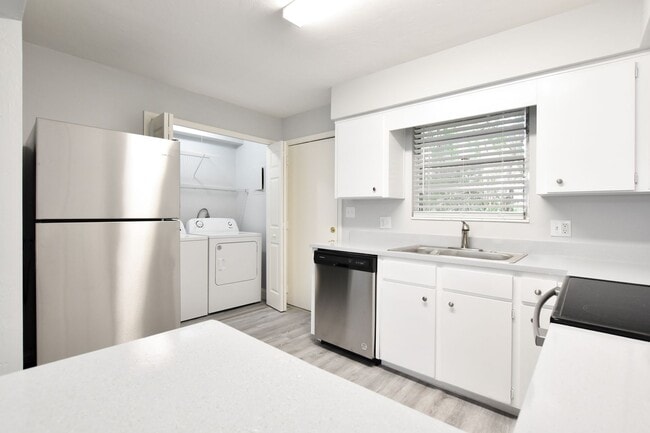 Photo - 3650 SW 20th Ave Unidad 2