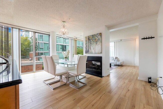 Photo - 3120 S Indiana Ave Unit 207
