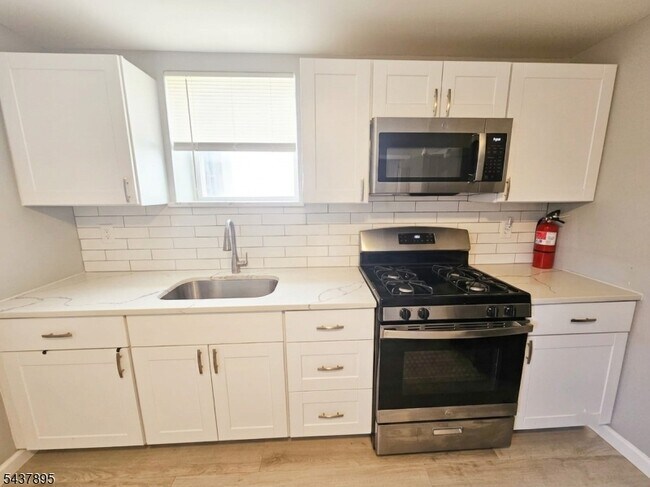 Photo - 15 Dell Glen Ave