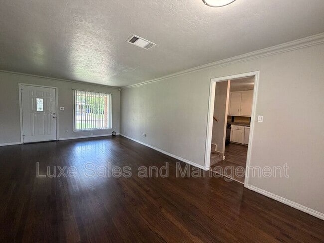 Photo - 221 E Kerr Dr