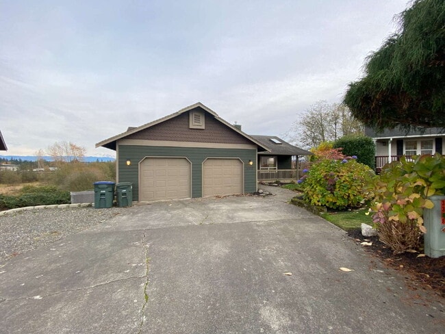 Building Photo - Spacious 4-bedroom with Panoramic Deck Nex...