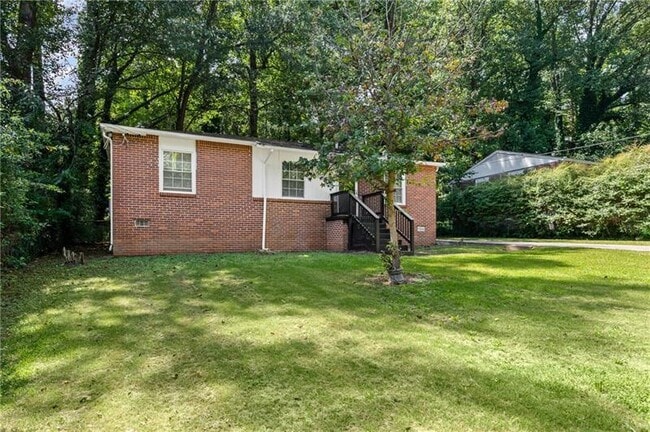 Photo - 305 Banberry Dr SE