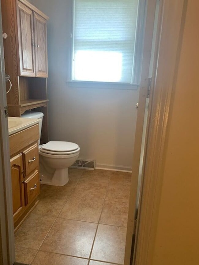 Photo - 215 Medlock Rd