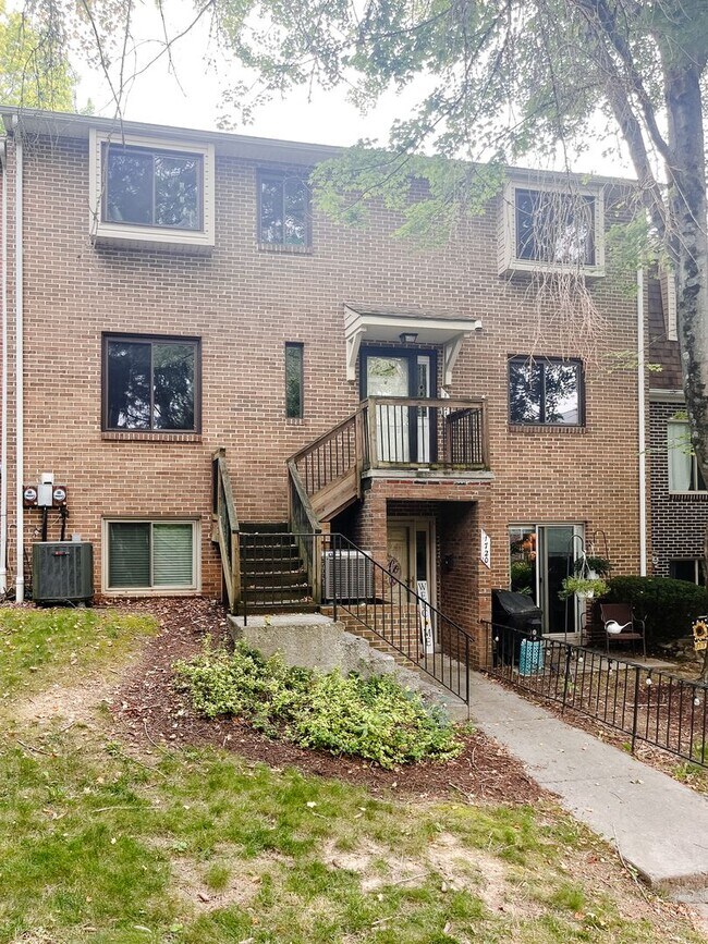 1721 Donlee Dr