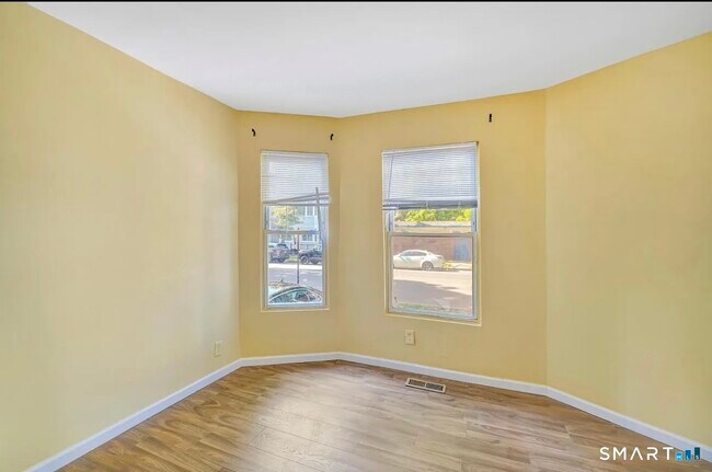 Photo - 45 Bassett St