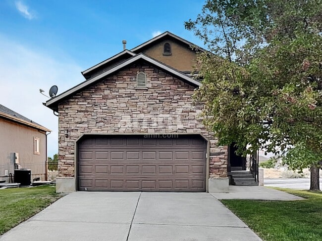 Building Photo - 10567 Sugarloaf Dr Rental