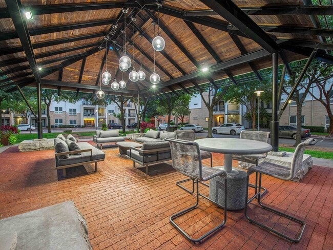 Building Photo - Pavilion Townplace at Inwood Village Apart... Rental
