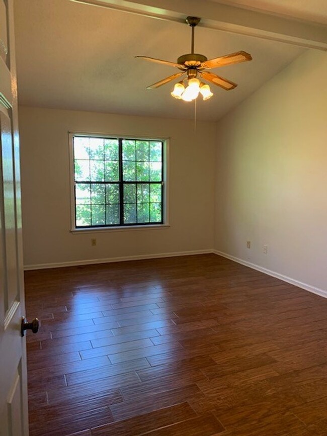 Photo - Cozy 3 Bed 2 Bath Available in May! Apply ... House