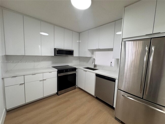 Building Photo - 1820 SW 81st Ave Unit 3407