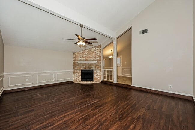 Photo - 910 Blue Jay Dr