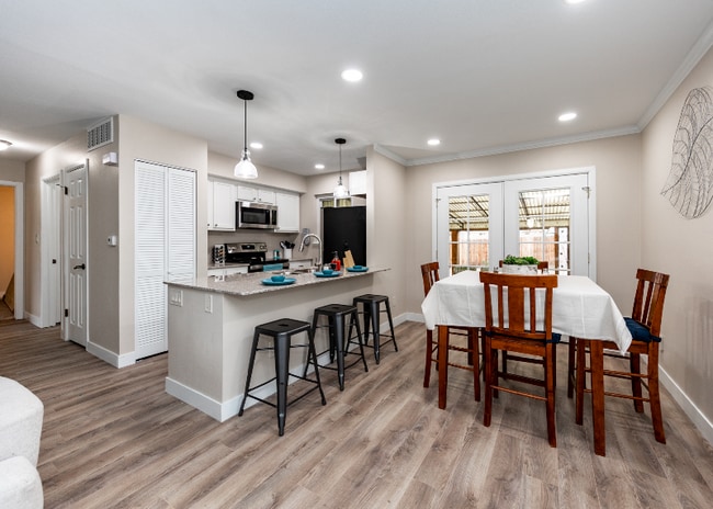 Photo - 2068 Fernwood Dr