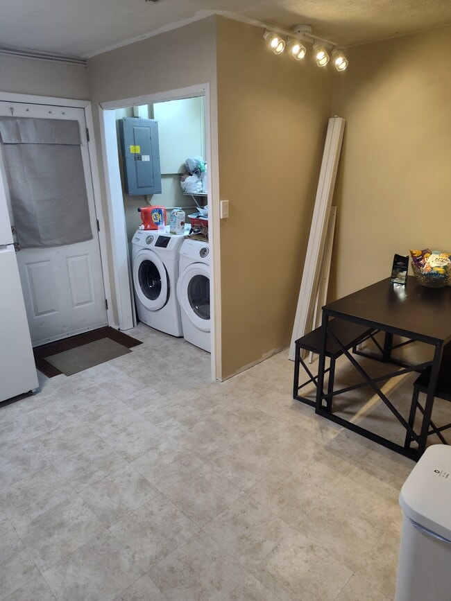 Photo - 14 Redbank Dr