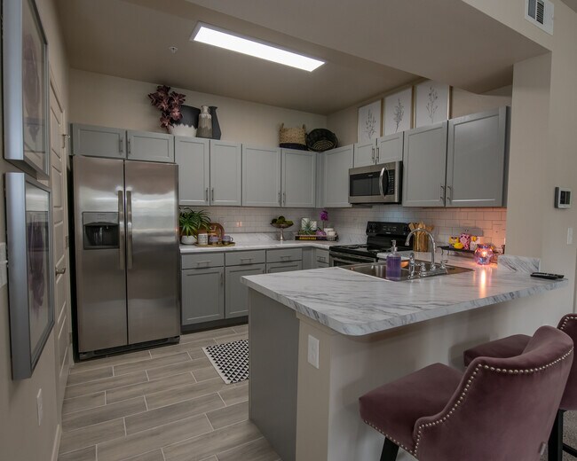 97 North Oak Apartments Kansas City, MO