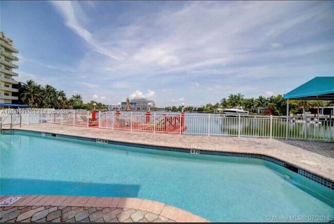 Photo - 4740 Pine Tree Dr Unit 25