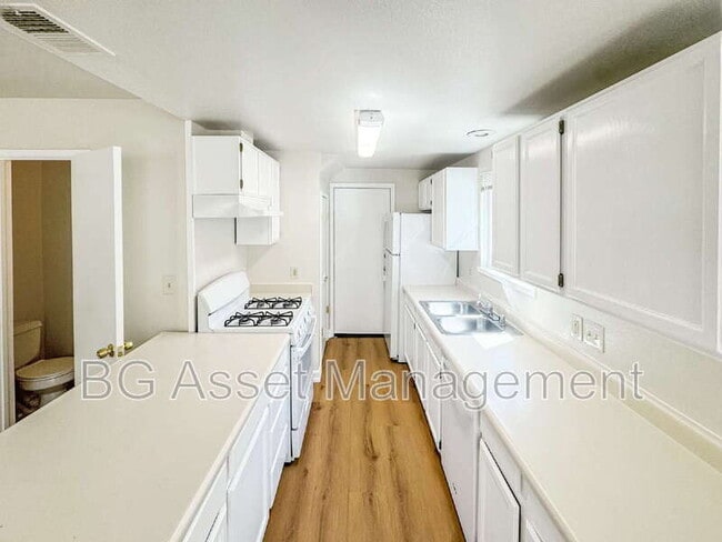 Photo - 810 Third St