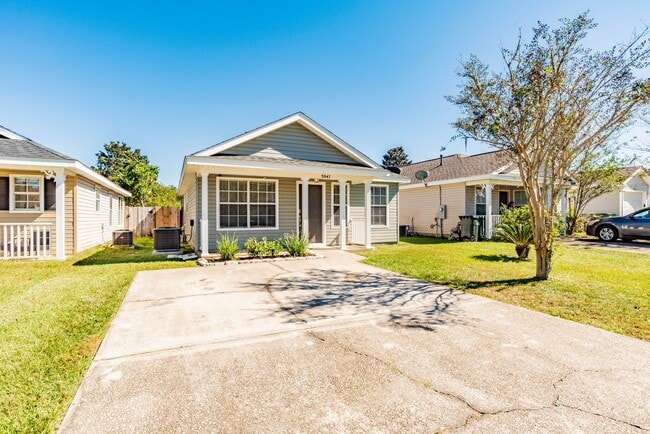 Photo - Well-maintained cottage home in Bellview