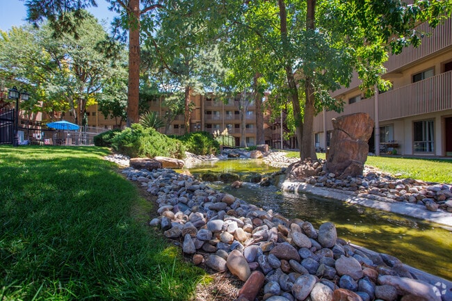 Building Photo - Sunset Pointe