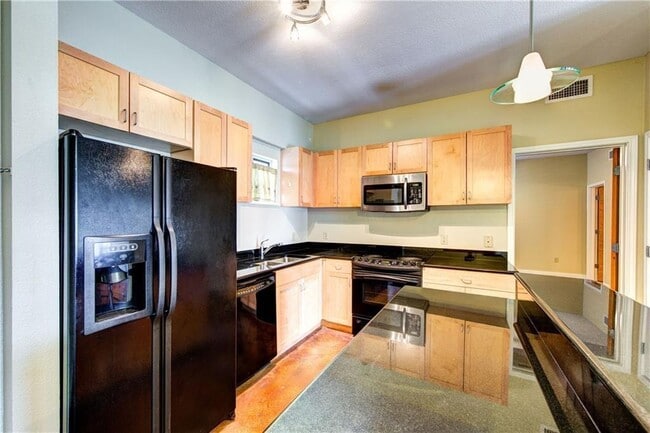 Photo - 711 W 26th St Unit 506