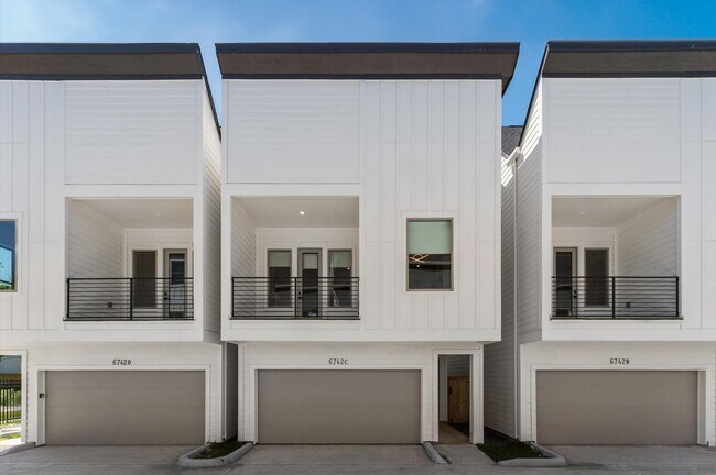 Building Photo - 6742 Peerless St