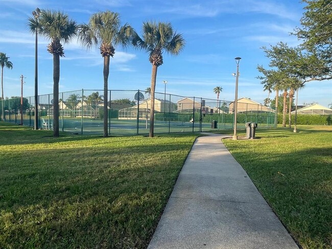 Photo - 501 Castlemain Cir