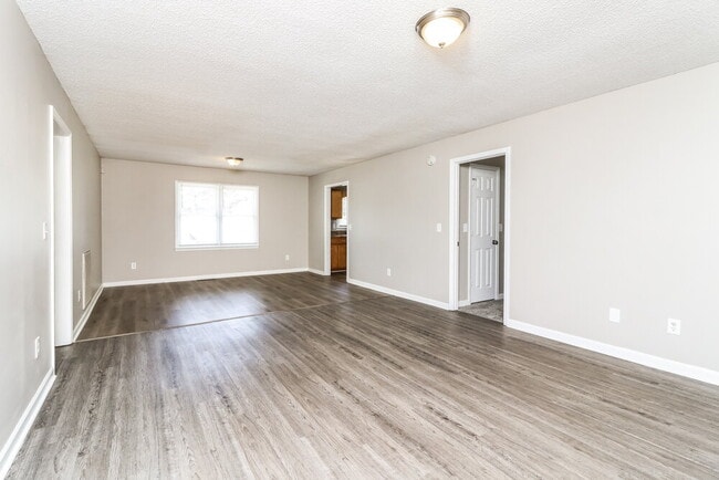 Photo - 56 Habersham Cir NE