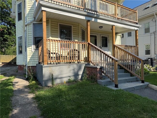 Building Photo - 642 Hope St
