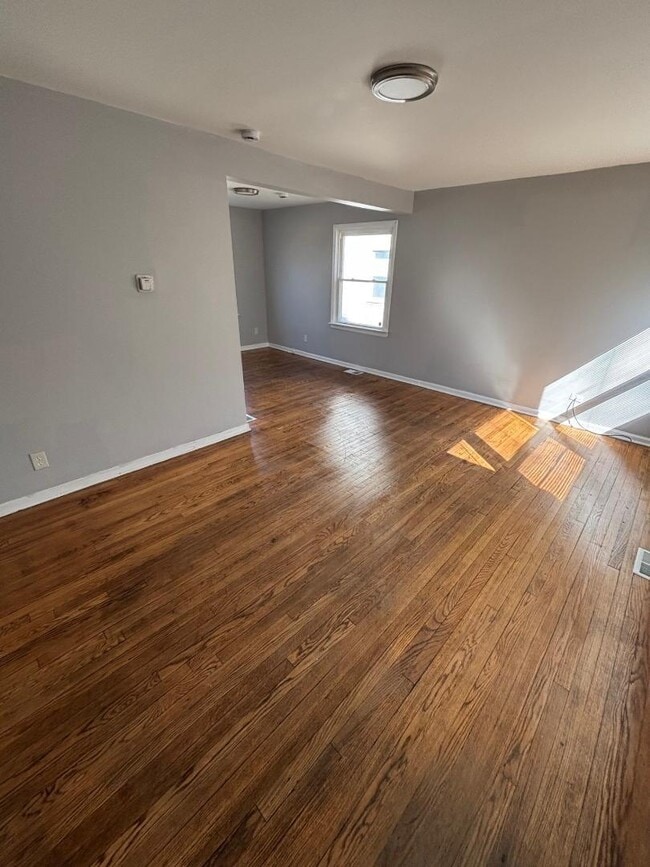 Photo - 3622-28 E 9th Ave