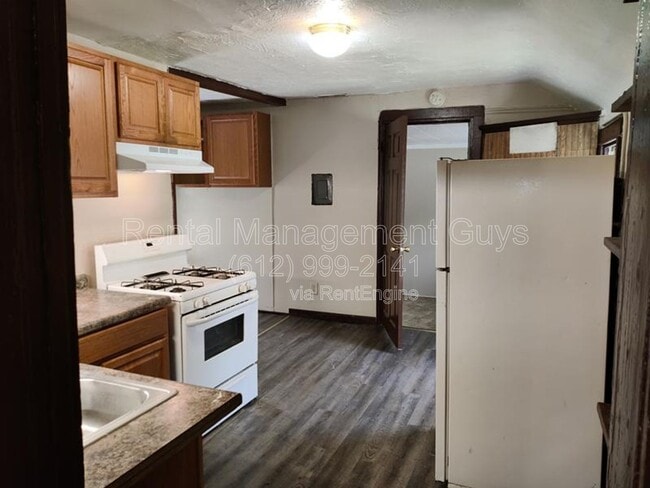 Building Photo - 2500 17th Ave S Unit 2