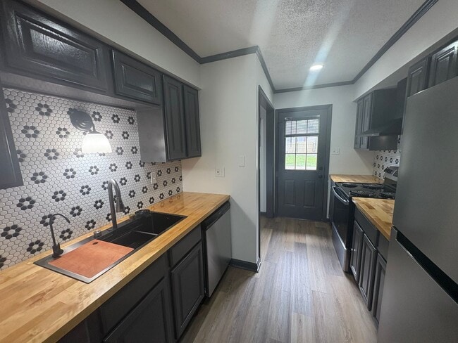 Building Photo - WaveHaus Unit 4