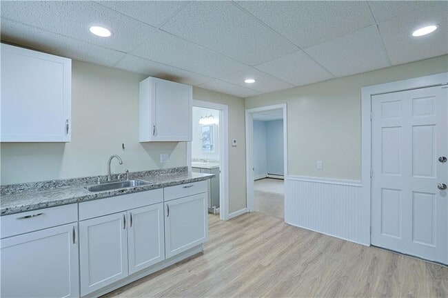 Building Photo - 156 Urban Ave Unit 3