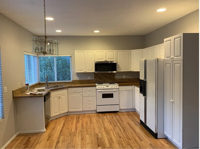 4364 252nd Pl SE