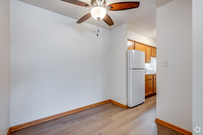 1BR, 1BA - 750SF - Dining Room