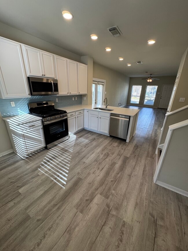 Photo - 3061 Dundee Loop S