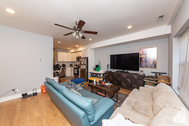 Photo - 2437 N Ashland Ave Unit 1F
