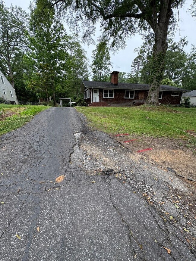 Photo - 3 bedroom 3 bath in Spartanburg!! Unit Main House