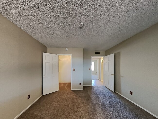 Photo - 3140 W Danbury Dr
