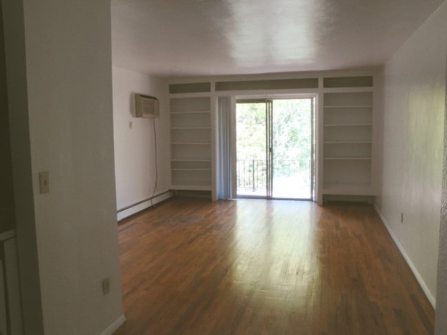 Studio - 3239 Bishop Street