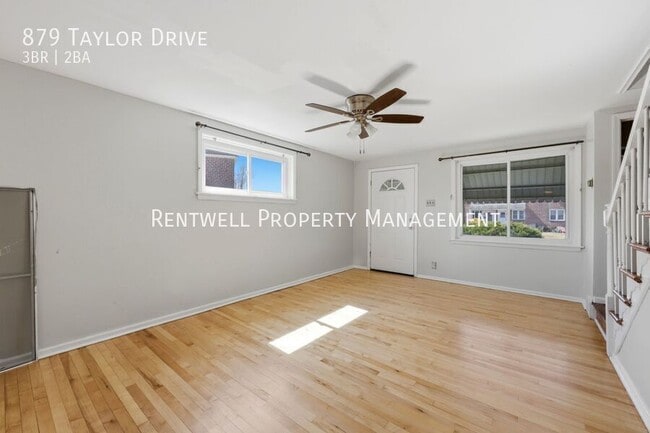 Photo - 879 Taylor Dr