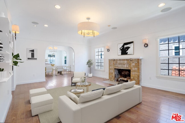 Photo - 1049 S Mansfield Ave Casa