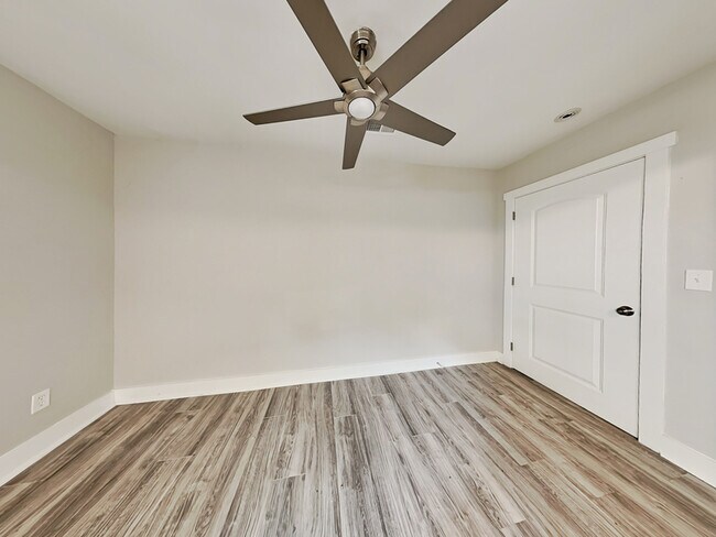 Photo - 878 N Grand Ave NW