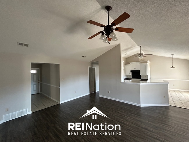 HORN LAKE STUNNER! 3BR/2BA | Vaulted Ceilings & Fireplace | Covered Patio & Garage!