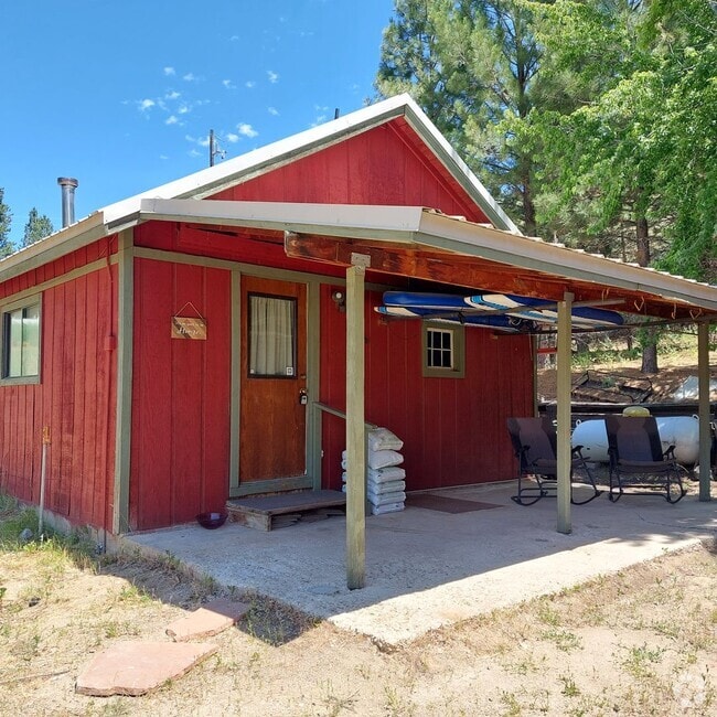Building Photo - Cozy Red Cabin in Boise County - 30 Minute... Rental