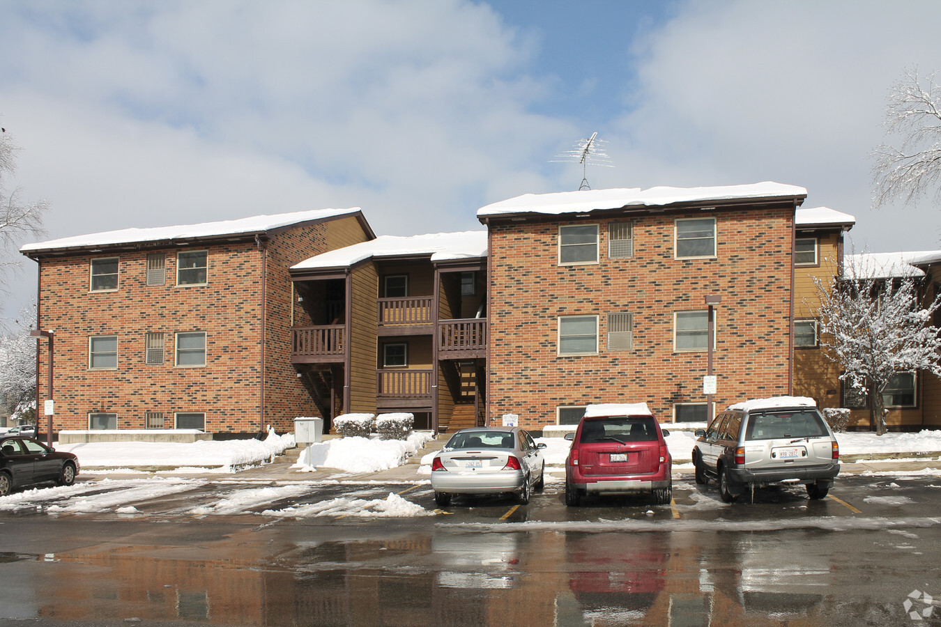 Photo - Lakewood Village- Grayslake Apartments
