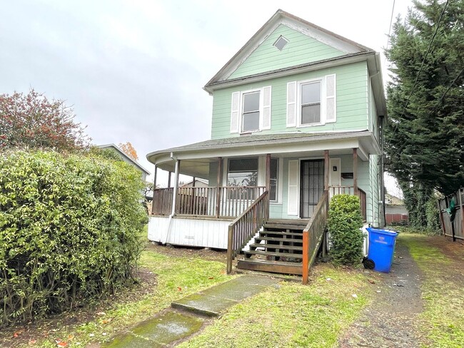 Lents Neighborhood, 3 bed, 1.5 bath spacio... - Lents Neighborhood, 3 bed, 1.5 bath spacio... House