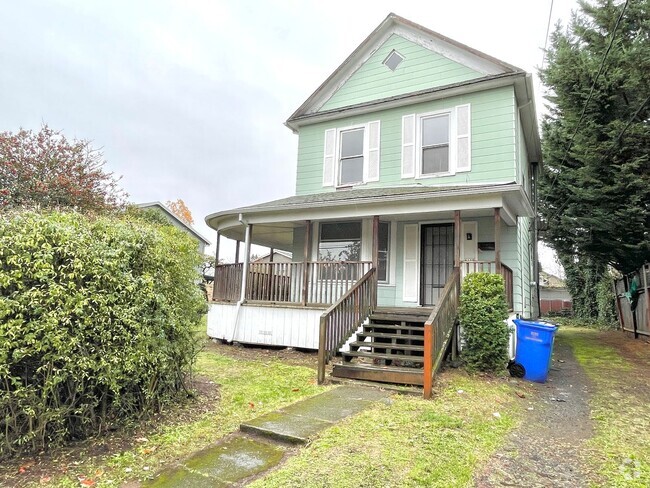 Building Photo - Lents Neighborhood, 3 bed, 1.5 bath spacio... Rental