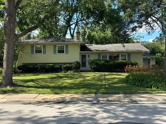 Building Photo - 541 Cypress Dr Rental