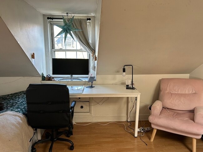 Building Photo - 2 Melrose St Unit 4