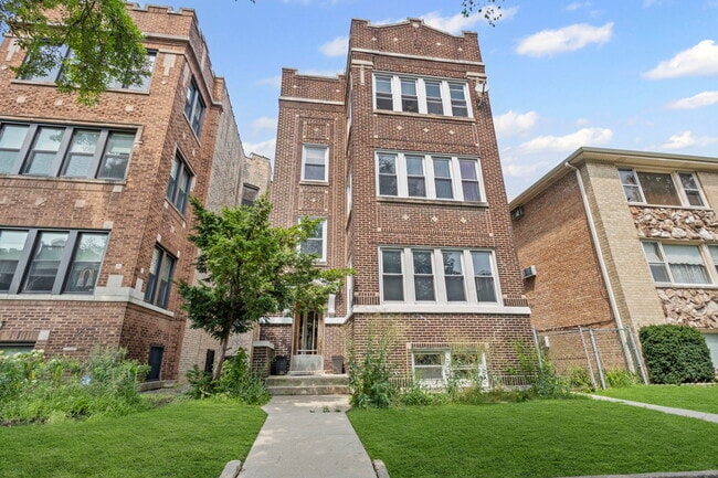 Building Photo - 2712 W Winnemac Ave Rental